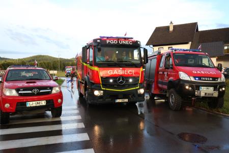 PRIHOD NOVE GASILSKE CISTERNE PGD UNEC 12 FOTO LJUBO VUKELIČ
